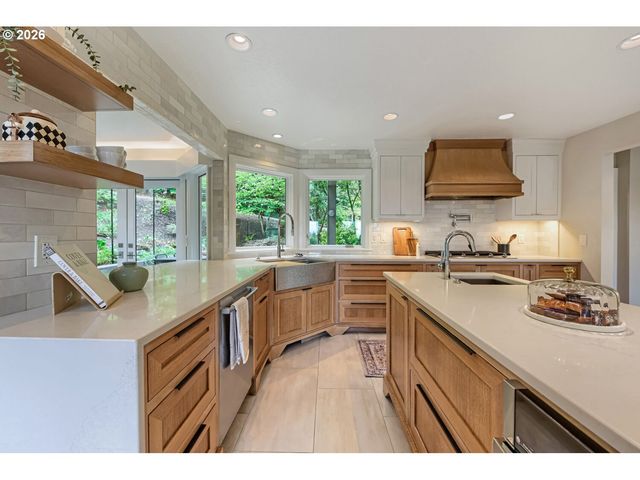 2677 Sw 64TH Pl, Portland, OR 97225