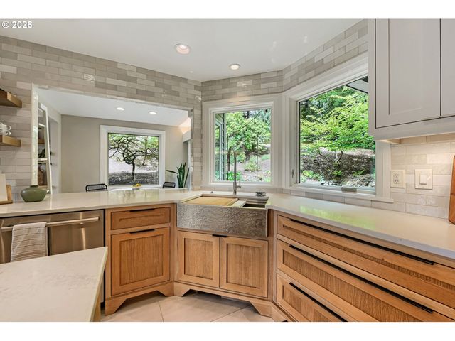 2677 Sw 64TH Pl, Portland, OR 97225