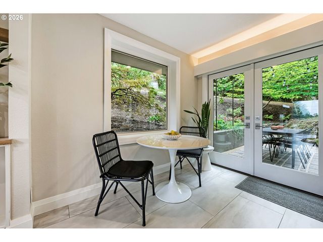 2677 Sw 64TH Pl, Portland, OR 97225