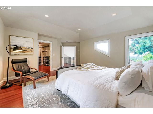 2677 Sw 64TH Pl, Portland, OR 97225