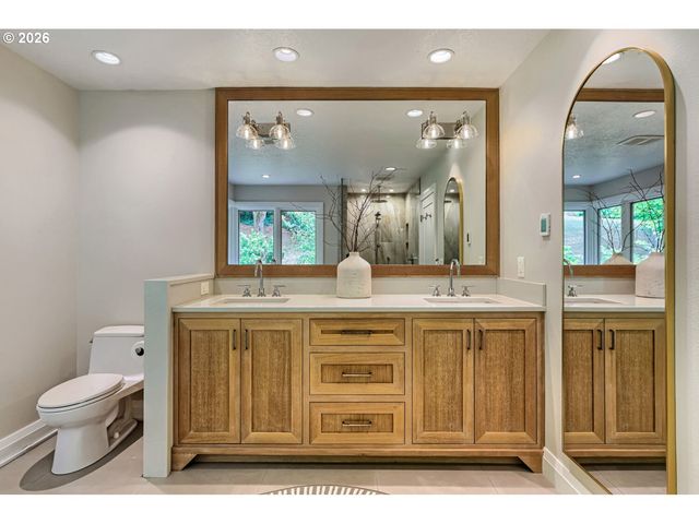 2677 Sw 64TH Pl, Portland, OR 97225