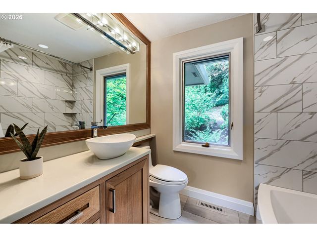 2677 Sw 64TH Pl, Portland, OR 97225