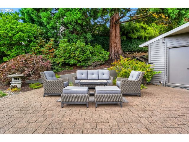 2677 Sw 64TH Pl, Portland, OR 97225