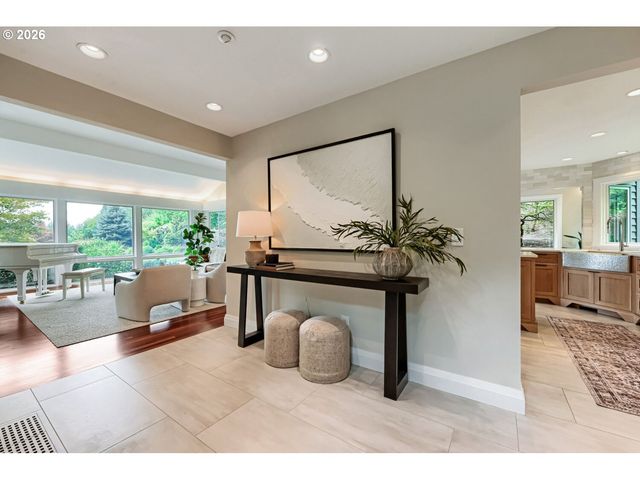 2677 Sw 64TH Pl, Portland, OR 97225