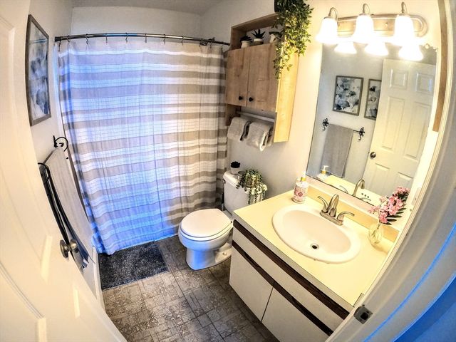 90 Sea St 204, Weymouth, MA 02191