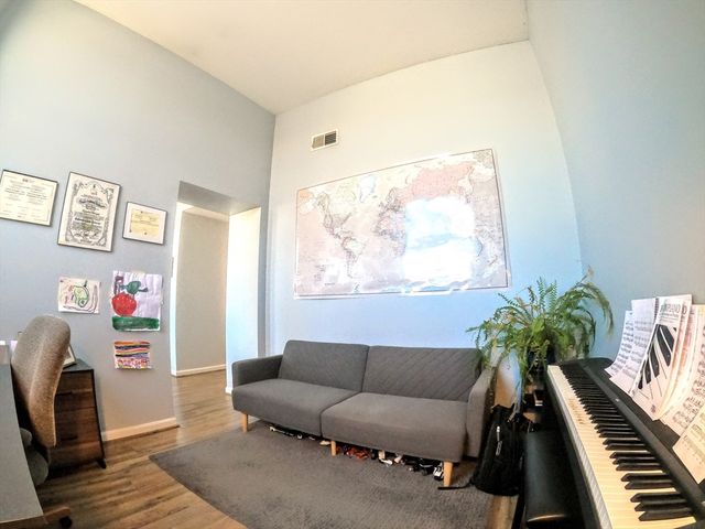 90 Sea St 204, Weymouth, MA 02191