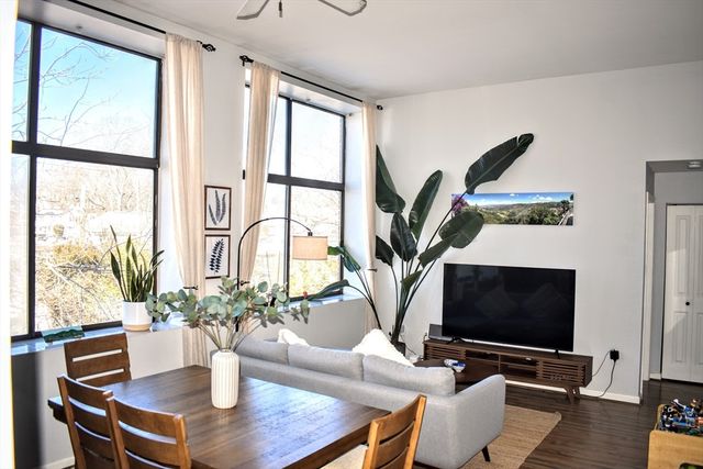 90 Sea St 204, Weymouth, MA 02191