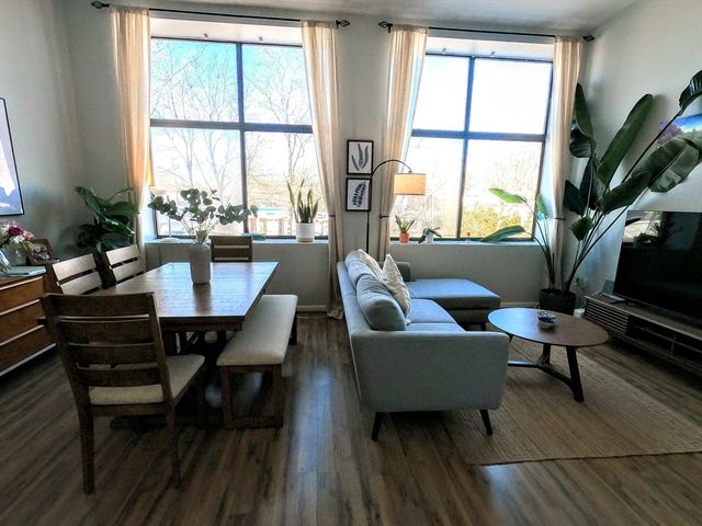 90 Sea St 204, Weymouth, MA 02191