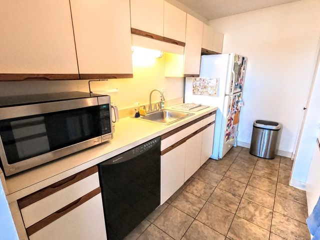 90 Sea St 204, Weymouth, MA 02191