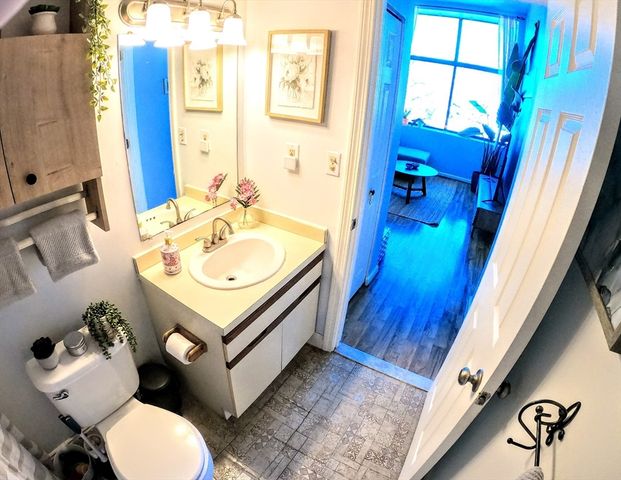 90 Sea St 204, Weymouth, MA 02191