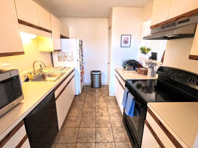 90 Sea St 204, Weymouth, MA 02191