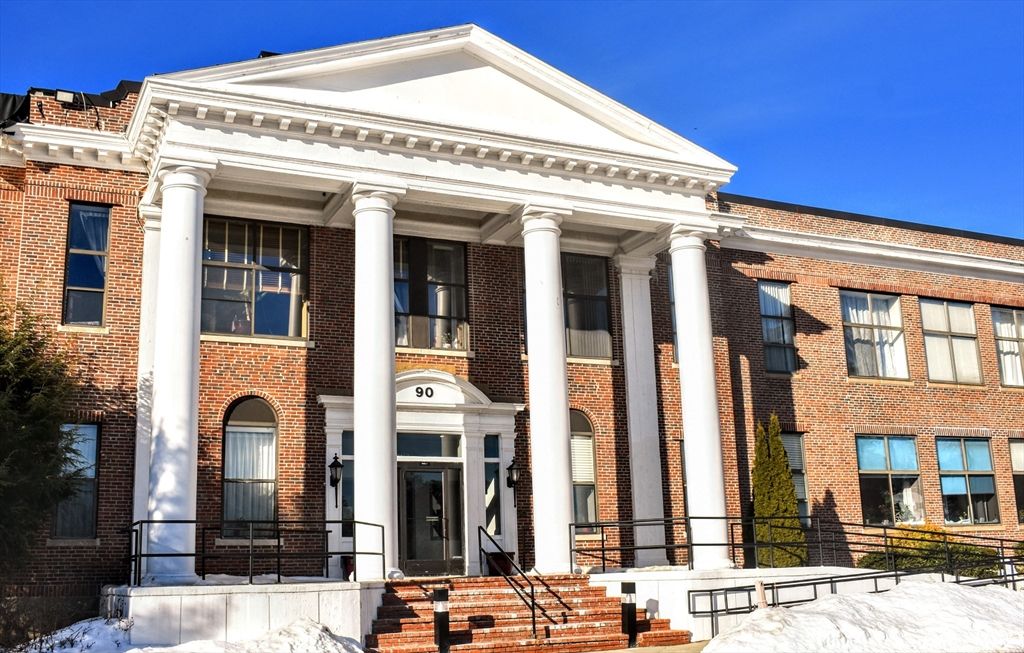 90 Sea St 204, Weymouth, MA 02191