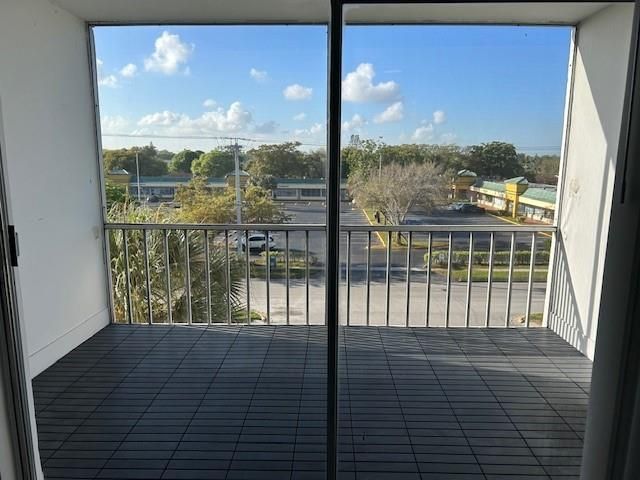1000 Country Club Drive 403, Margate, FL 33063