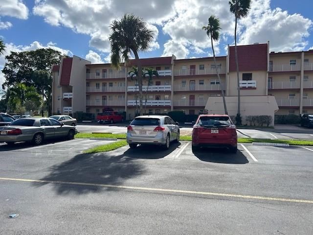1000 Country Club Drive 403, Margate, FL 33063