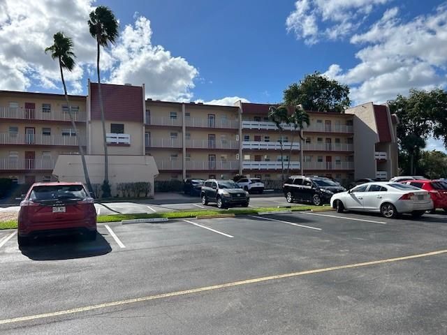 1000 Country Club Drive 403, Margate, FL 33063