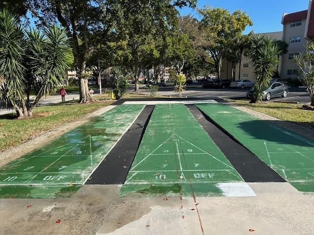 1000 Country Club Drive 403, Margate, FL 33063