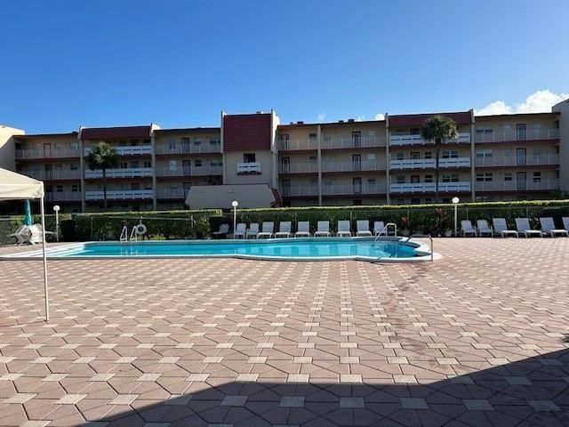 1000 Country Club Drive 403, Margate, FL 33063