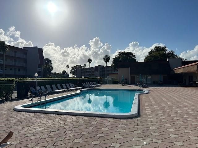 1000 Country Club Drive 403, Margate, FL 33063