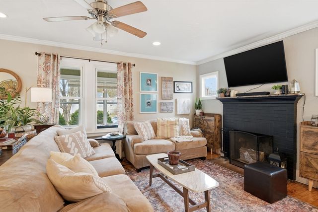 19 Orpheum Ave, East Longmeadow, MA 01028