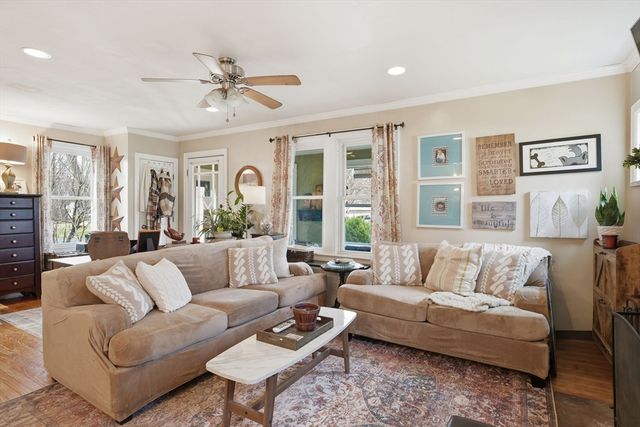 19 Orpheum Ave, East Longmeadow, MA 01028