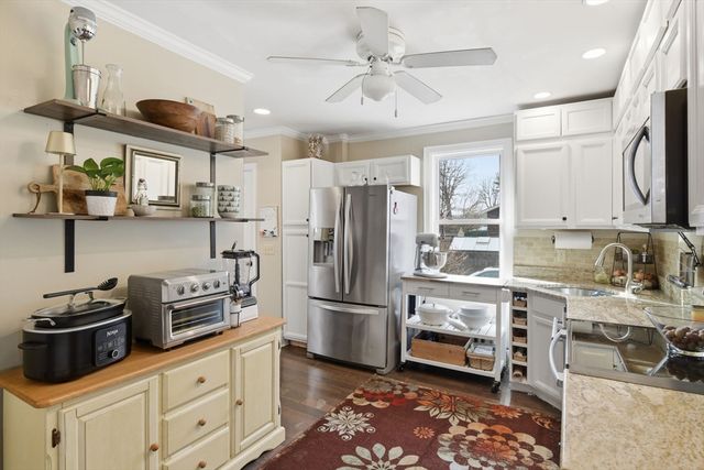 19 Orpheum Ave, East Longmeadow, MA 01028