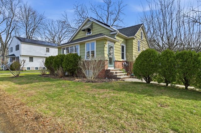 19 Orpheum Ave, East Longmeadow, MA 01028