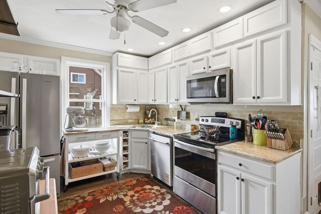 19 Orpheum Ave, East Longmeadow, MA 01028