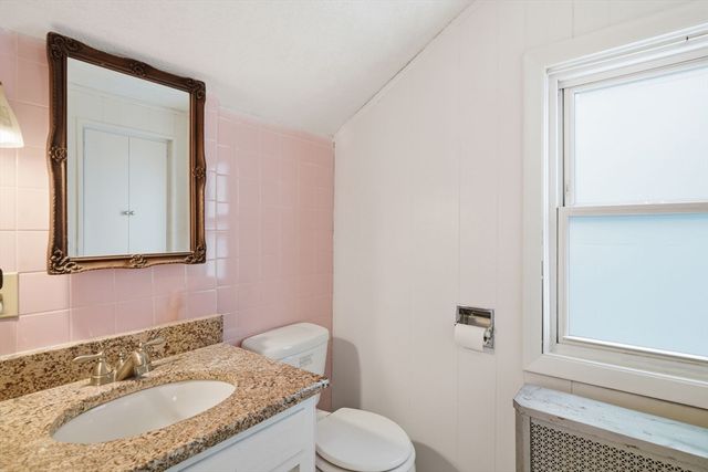 19 Orpheum Ave, East Longmeadow, MA 01028