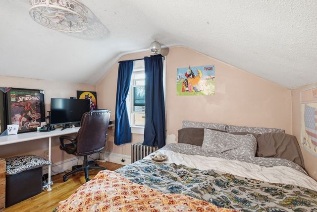 19 Orpheum Ave, East Longmeadow, MA 01028