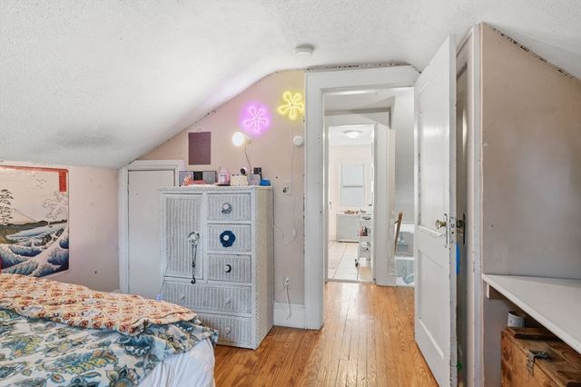 19 Orpheum Ave, East Longmeadow, MA 01028