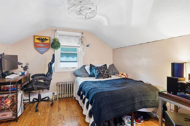 19 Orpheum Ave, East Longmeadow, MA 01028