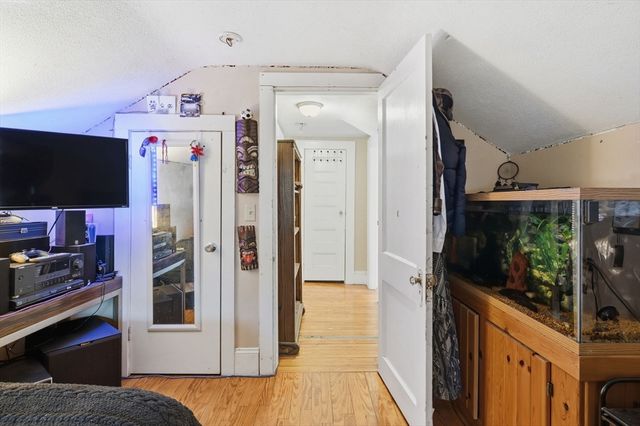 19 Orpheum Ave, East Longmeadow, MA 01028