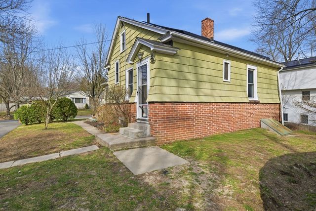 19 Orpheum Ave, East Longmeadow, MA 01028