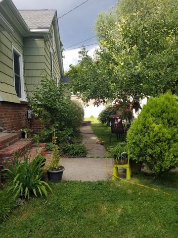 19 Orpheum Ave, East Longmeadow, MA 01028