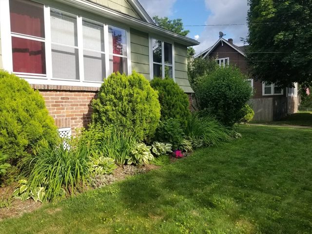 19 Orpheum Ave, East Longmeadow, MA 01028