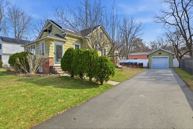 19 Orpheum Ave, East Longmeadow, MA 01028