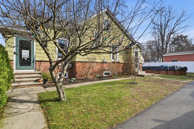19 Orpheum Ave, East Longmeadow, MA 01028