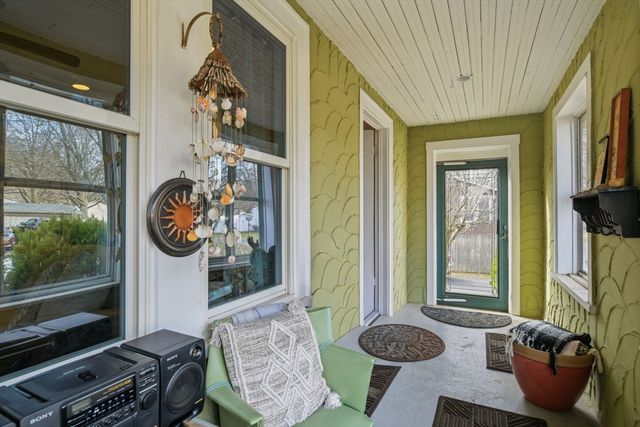 19 Orpheum Ave, East Longmeadow, MA 01028