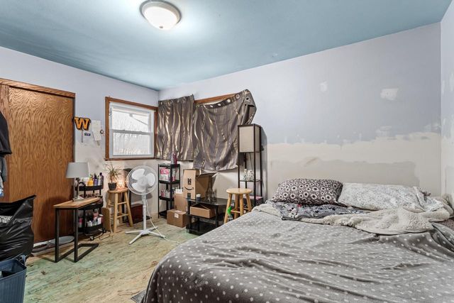 11217 W Mallory AVENUE, Hales Corners, WI 53130