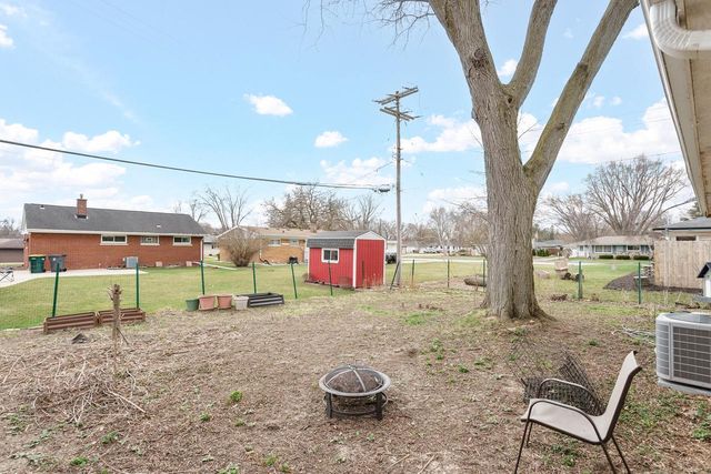 11217 W Mallory AVENUE, Hales Corners, WI 53130