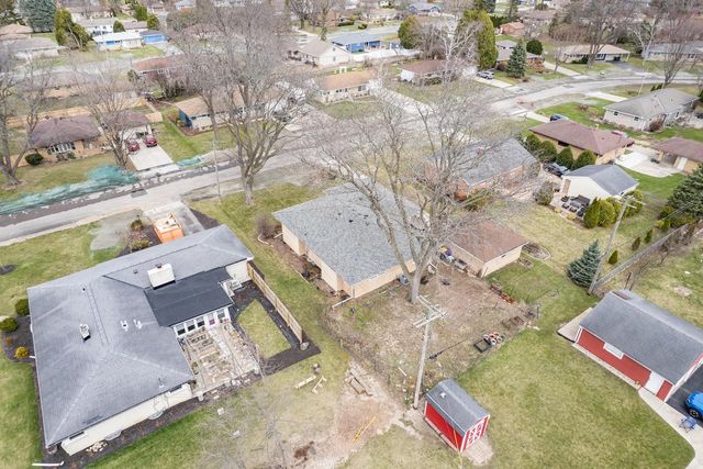 11217 W Mallory AVENUE, Hales Corners, WI 53130