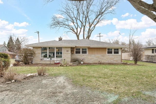 11217 W Mallory AVENUE, Hales Corners, WI 53130