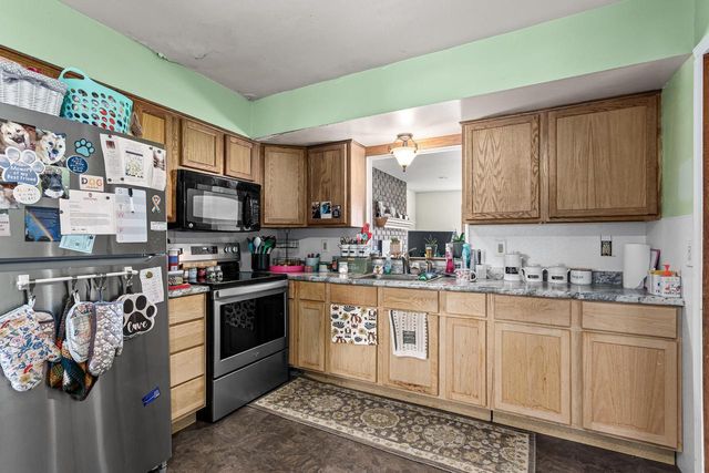 11217 W Mallory AVENUE, Hales Corners, WI 53130