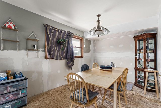 11217 W Mallory AVENUE, Hales Corners, WI 53130