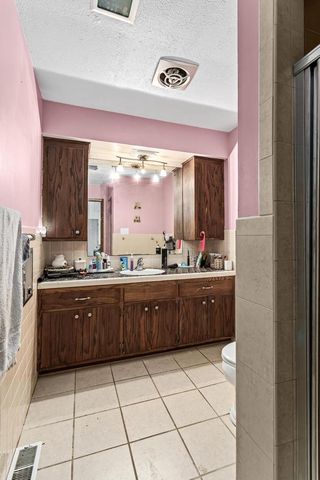 11217 W Mallory AVENUE, Hales Corners, WI 53130