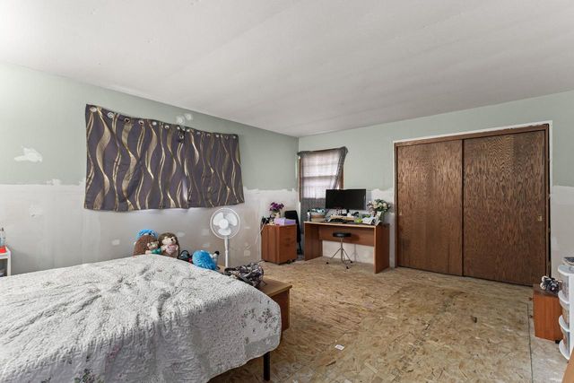 11217 W Mallory AVENUE, Hales Corners, WI 53130