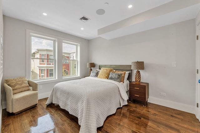 199 Havre St 1, Boston, MA 02128