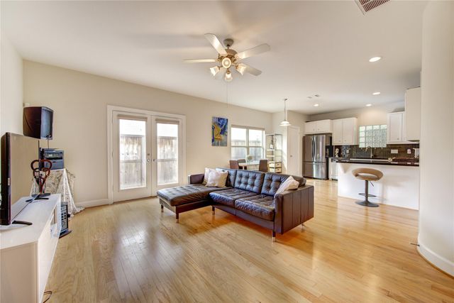 3707 Main Poplar Drive, Houston, TX 77025