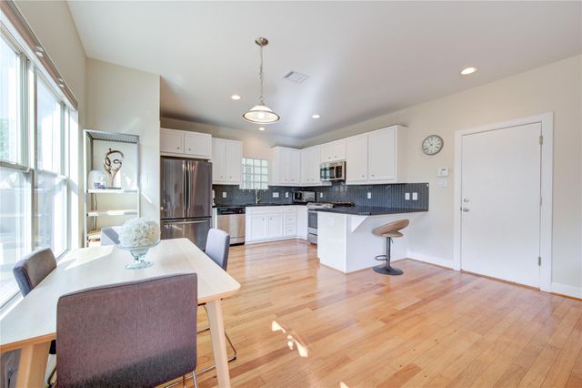 3707 Main Poplar Drive, Houston, TX 77025