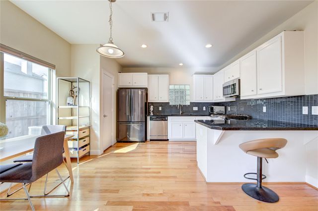 3707 Main Poplar Drive, Houston, TX 77025